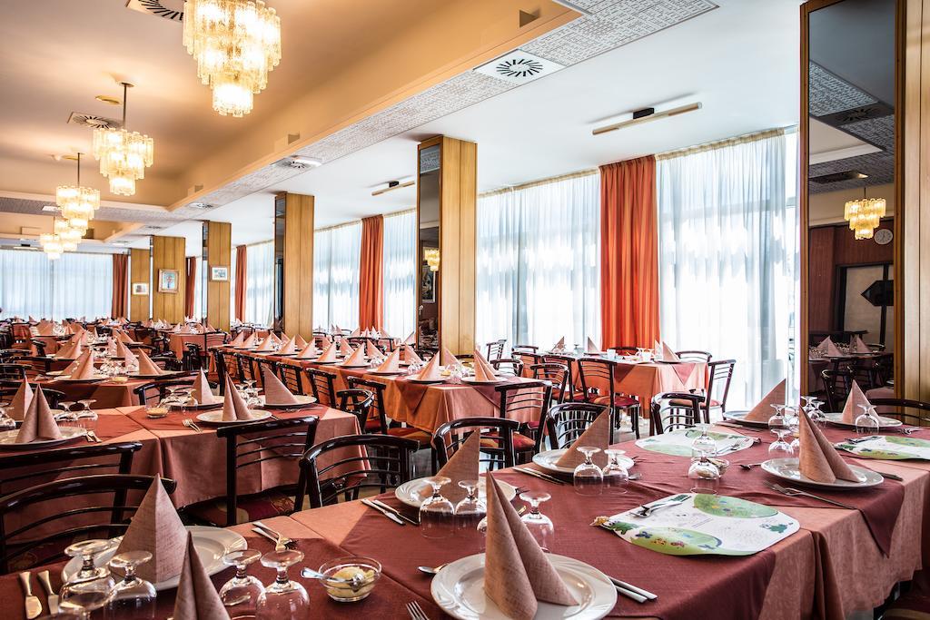 Hotel San Pietro Cesenatico Exterior foto